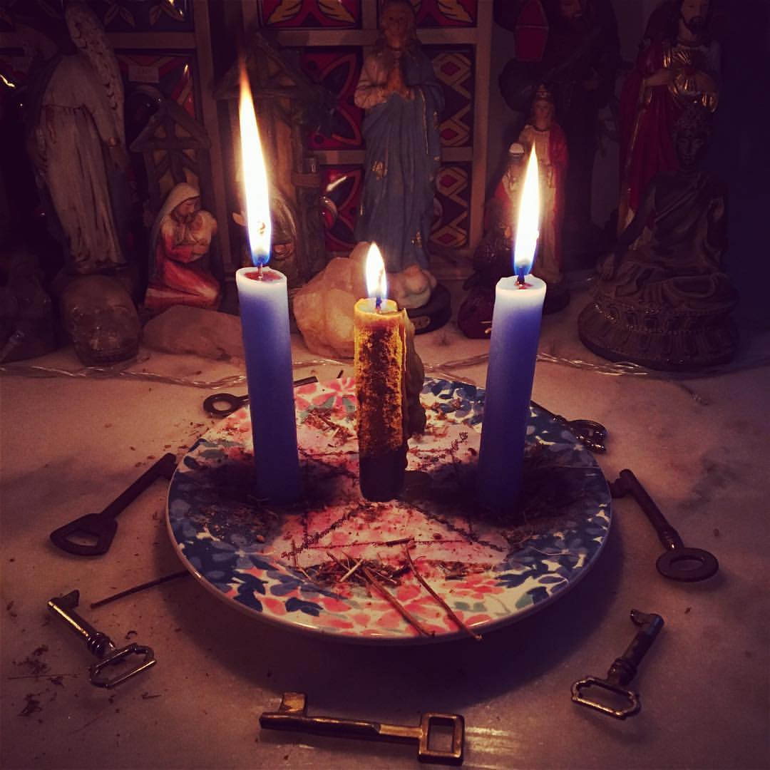 Hoodoo Tradicional Brasil Conjure Brasil Conjure A vela colorida que combina com óleo